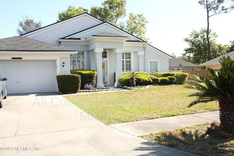 1st image of 707 Chestnut Oak Dr N