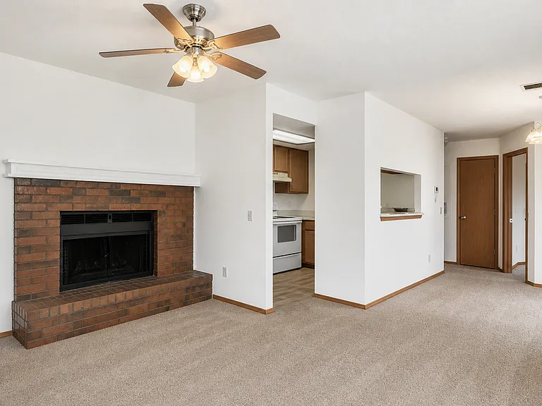 Willow Creek Apartments — Photo 20