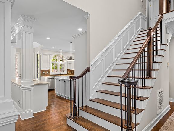 4th image of 605 Edburton Ct