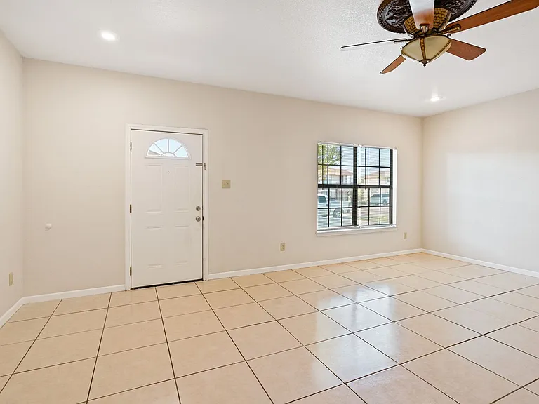 113 Ramon Cardenas Dr — Photo 5
