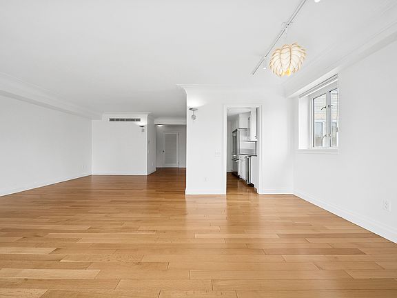 3rd image of 200 E 66th St APT E1601