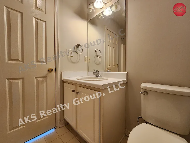 1090 Thompson Rd — Photo 9