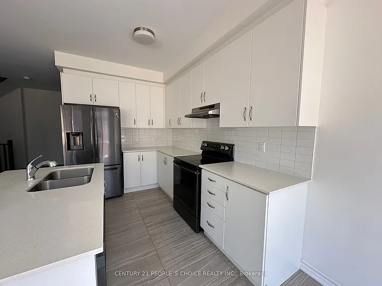 1471 Blackmore St — Photo 17