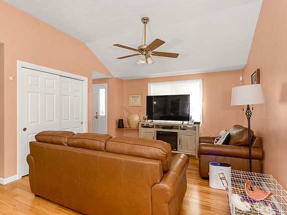 4th image of 114 Crystal Water Dr Unit 114