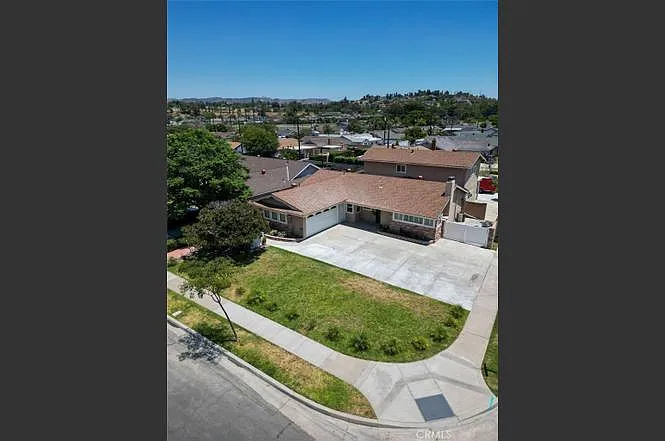 1748 N Ballad Dr — Photo 2
