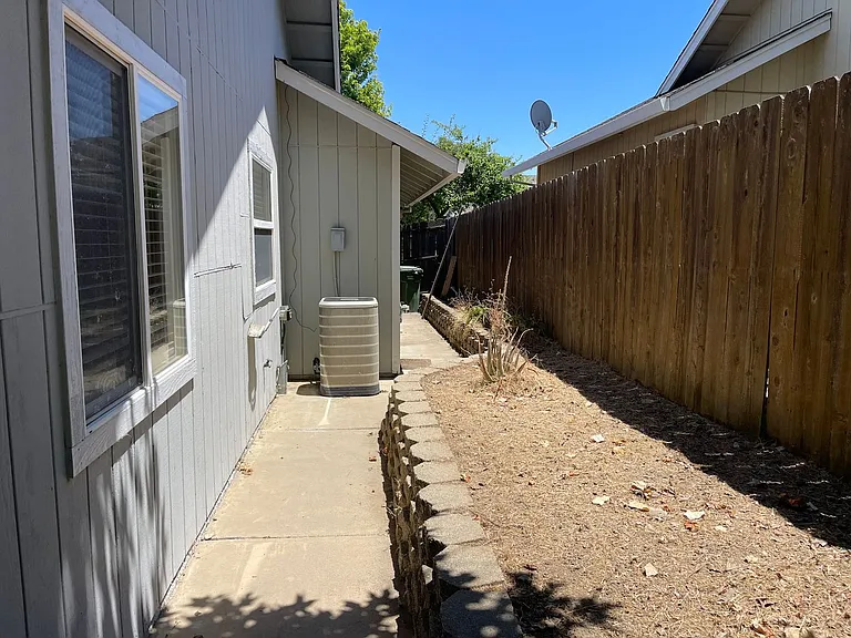 143 Goldenwest Ct — Photo 25