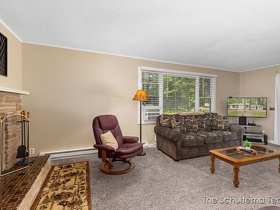 5th image of 8226 W Buttercup Ave