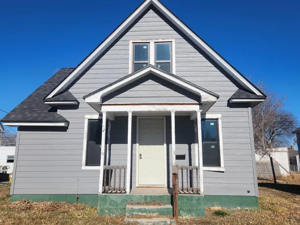 204 E 11th St, Cozad, NE 69130