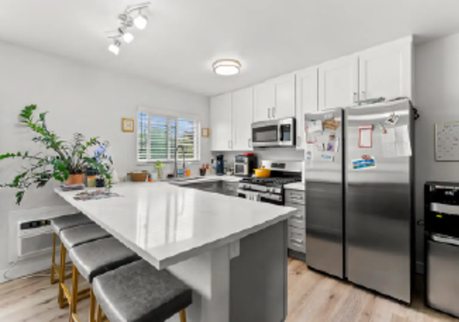 One Month Free Ac, Renovated, Sun-Filled & Walkable Normal Heights Apartment — Photo 1
