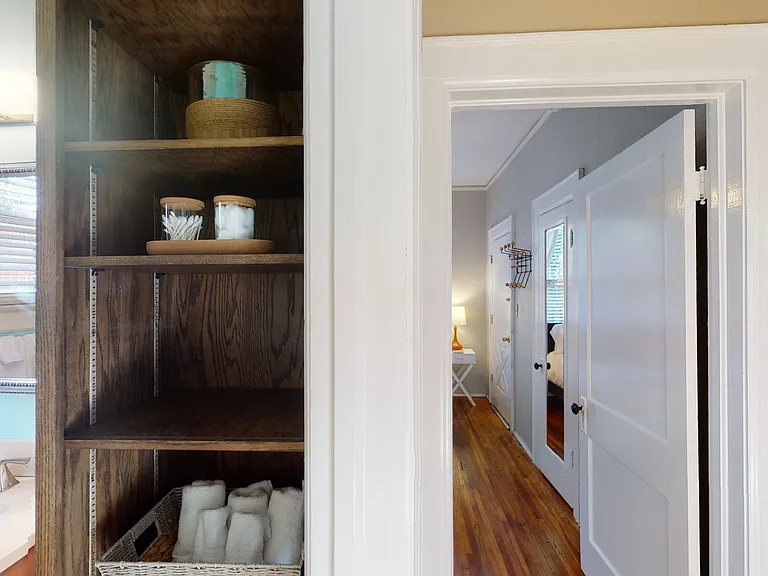 1827 Capitol Ave — Photo 22