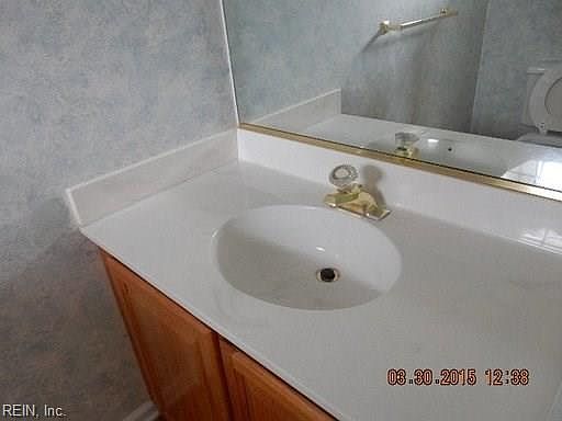 3rd image of 978 Heathland Dr