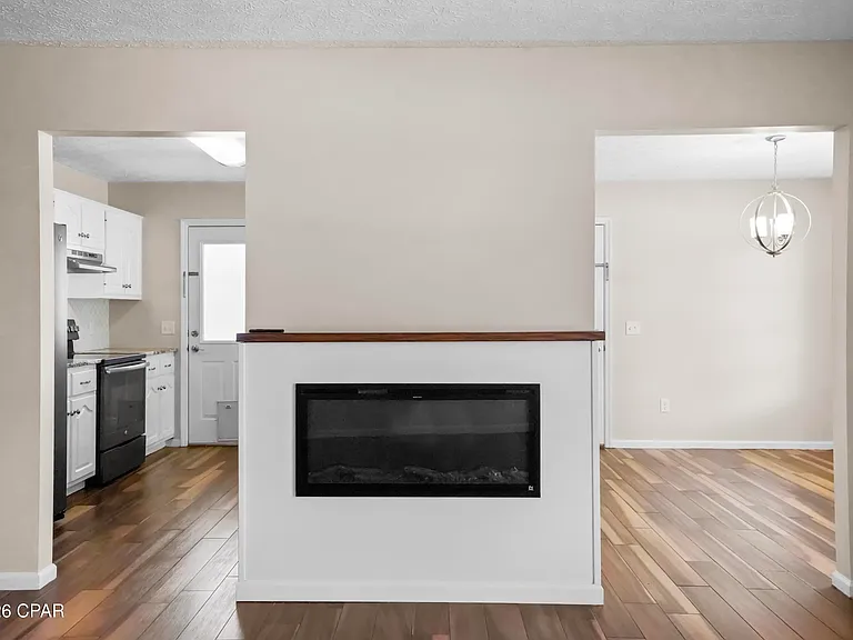 1815 Foster Ave — Photo 14