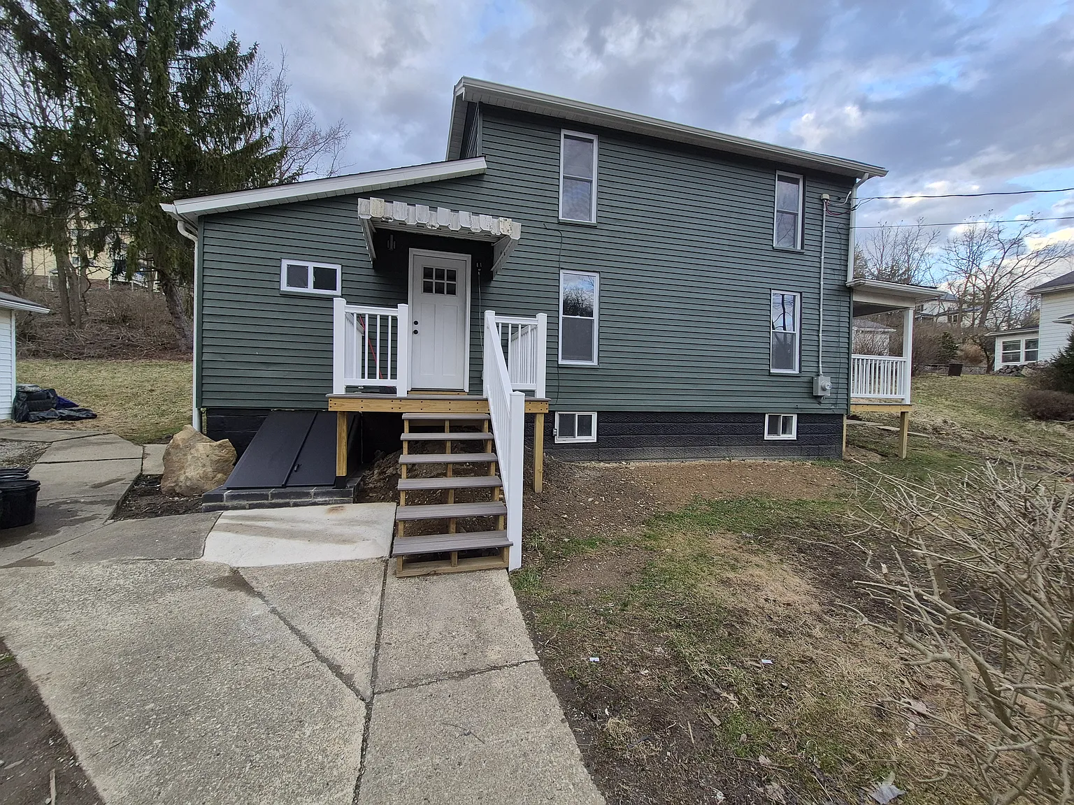 3 bed, 1000 sqft, $1,500 — Photo 1
