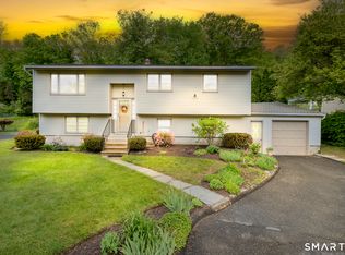 30 Tamanny Trail, Danbury, CT 06811