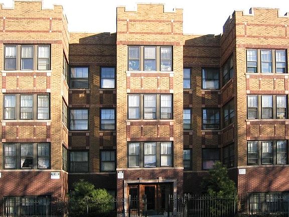 3rd image of 2655 W Ainslie St