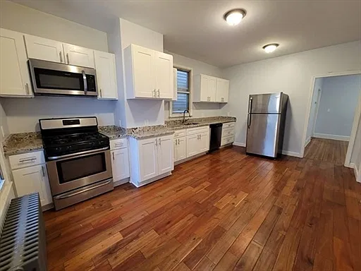 2 bed, 900 sqft, $2,500 — Photo 2