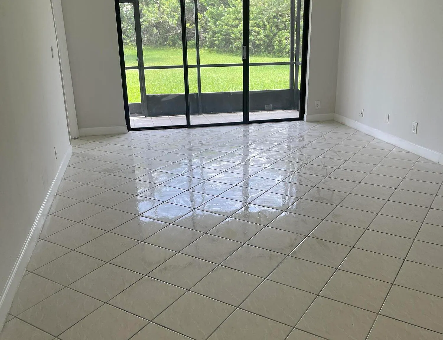2 bed, 2.0 bath, 865 sqft, $2,000 — Photo 2