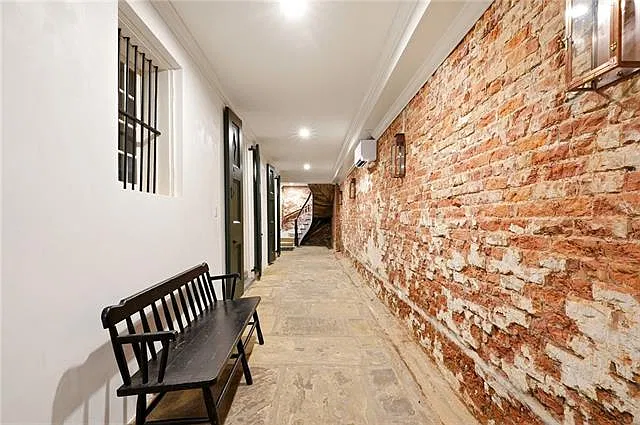 1 bed, 1.0 bath, 1067 sqft, $1,995 — Photo 2