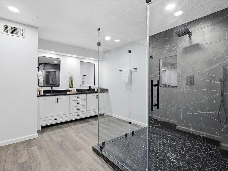 8002 Lichen Ln — Photo 17