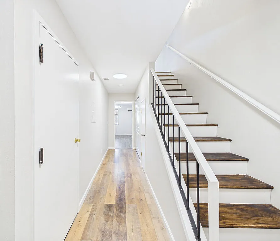 2 bed, 1105 sqft, $3,400 — Photo 3
