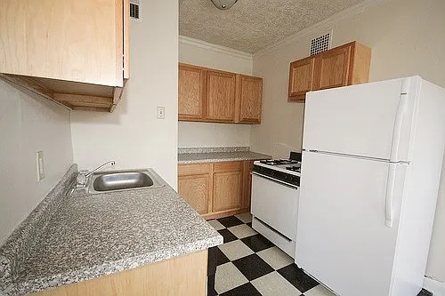 Biltmore Apartments — Photo 18