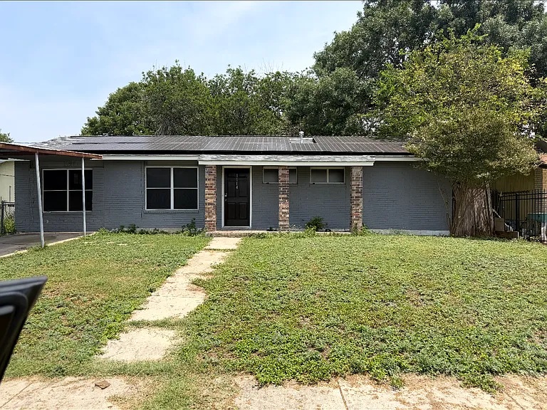 3914 Bremen St — Photo 1