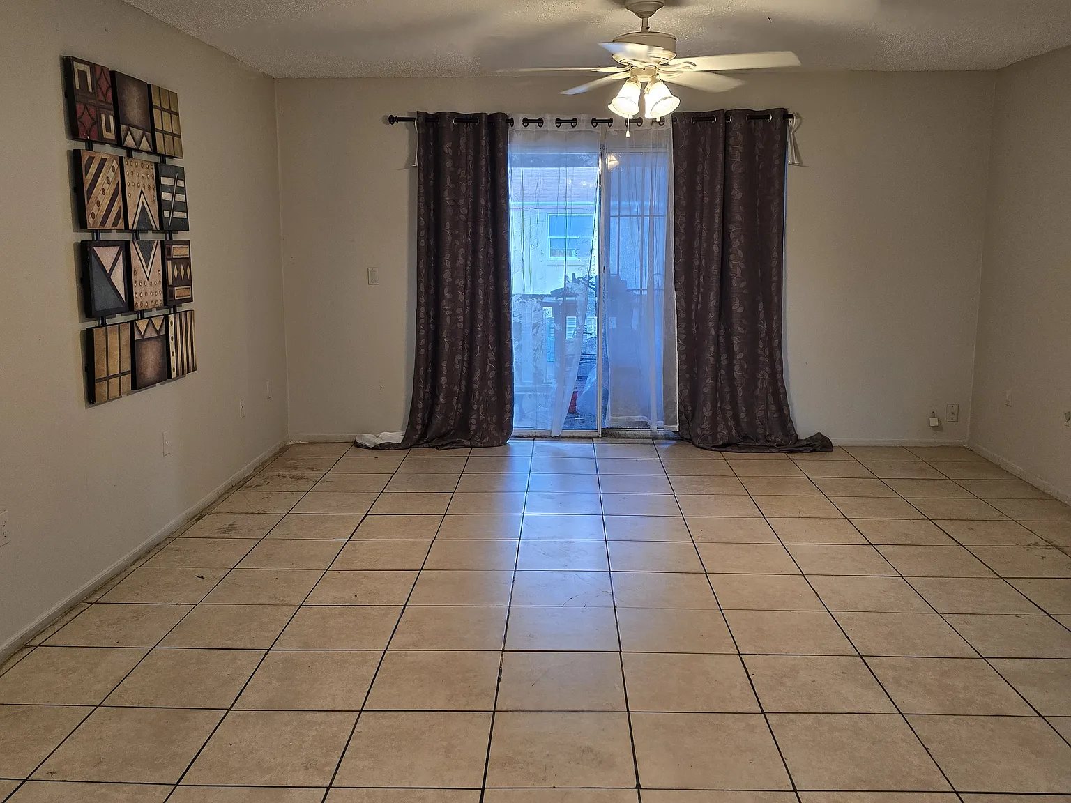 404 E Wimbleton Ct — Photo 2
