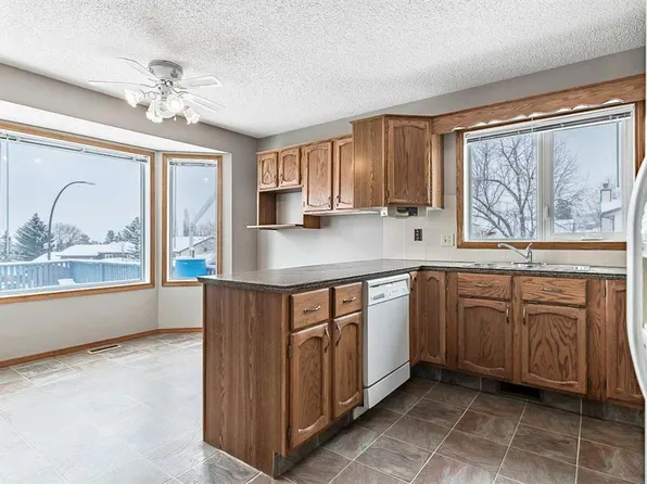 104 W Macewan Meadow Way NW, Calgary, AB T3K 3H8