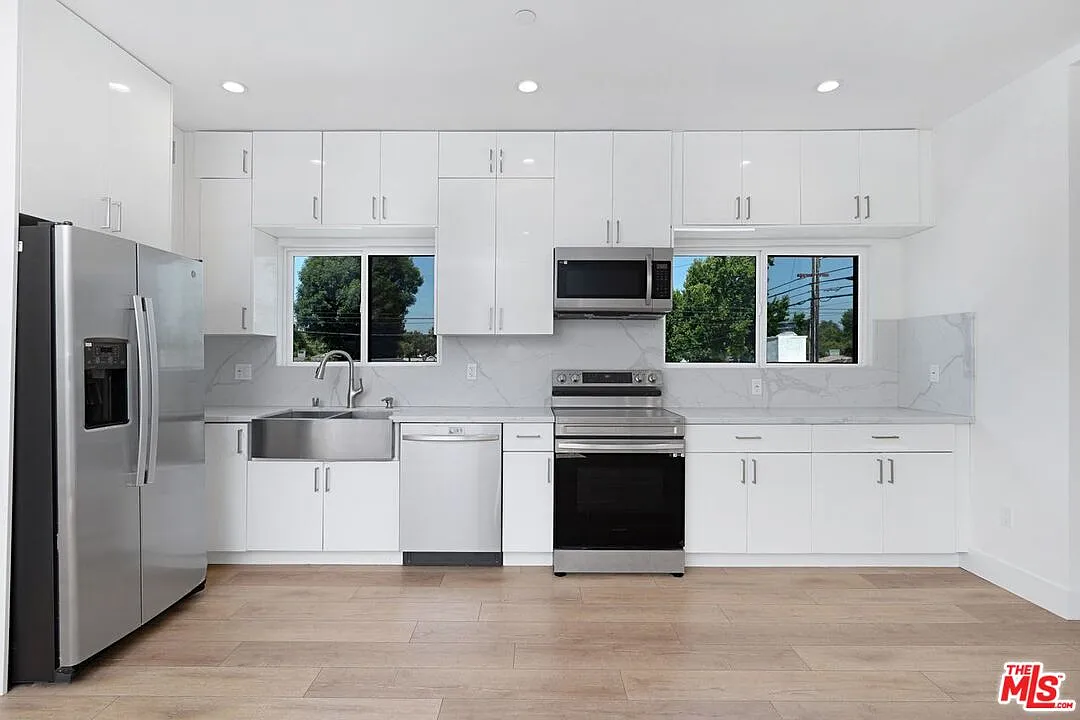 2 bed, 2.0 bath, 825 sqft, $2,795 — Photo 3