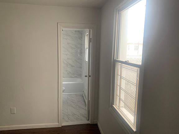 4th image of 111 Laurel Ave Floor 1