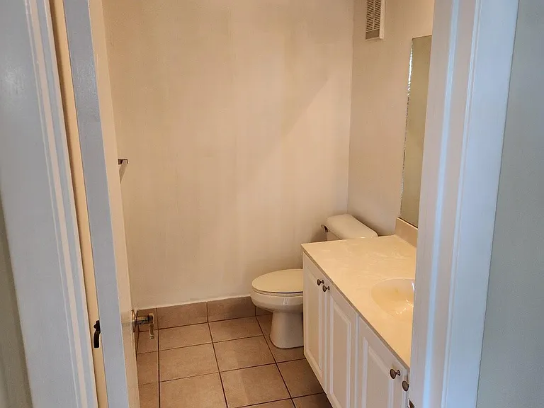 731 N Pine Island Rd #402 — Photo 10