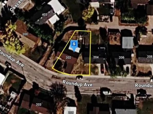 202 Roundup Ave, Newcastle, WY 82701