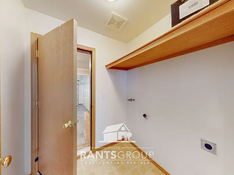 695R — Photo 6