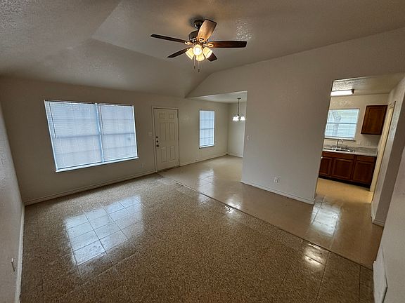 2nd image of 814 S Martin Luther King Jr Dr