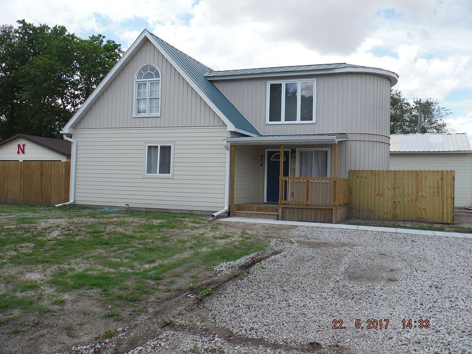 1st image of 404 E 13th St