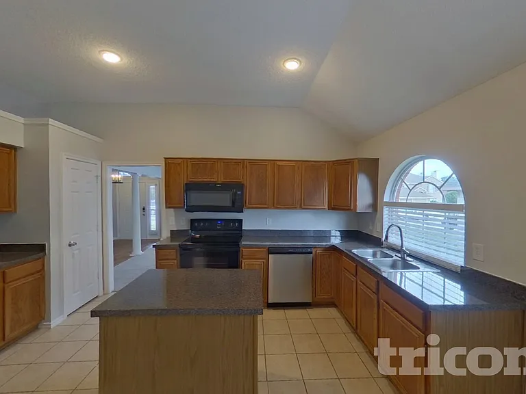 8021 Ashridge Rd — Photo 5