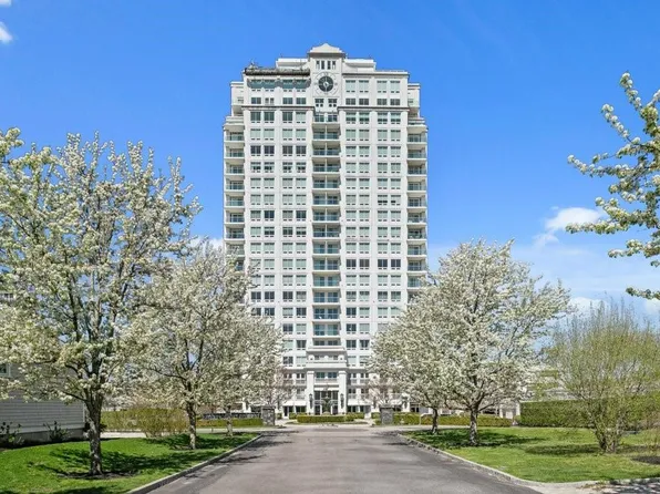 1 Tower Dr APT 1806, Portsmouth, RI 02871