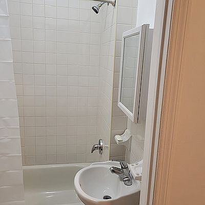 5th image of 561 Saint Johns Pl APT 1B