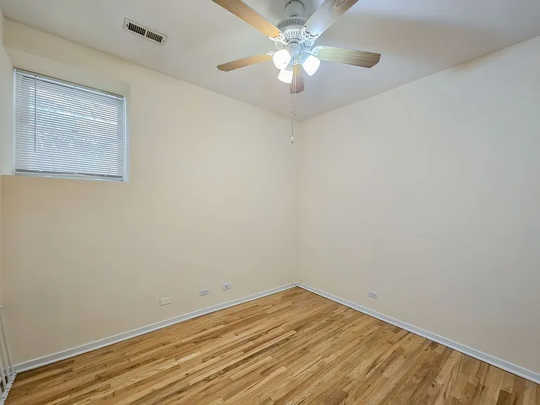 2320 N Southport Ave — Photo 8