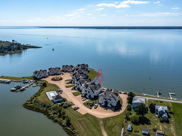 564 Riverside Dr, Lancaster, VA 22503