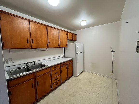 5th image of 2221 Vine St #4