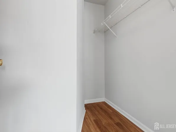 9 Bridgepointe Dr, South Amboy, NJ 08879