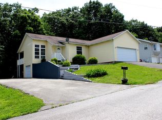 112 Longview Ln, Reeds Spring, MO 65737