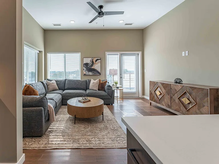 1364 E Battlefield Rd — Photo 144