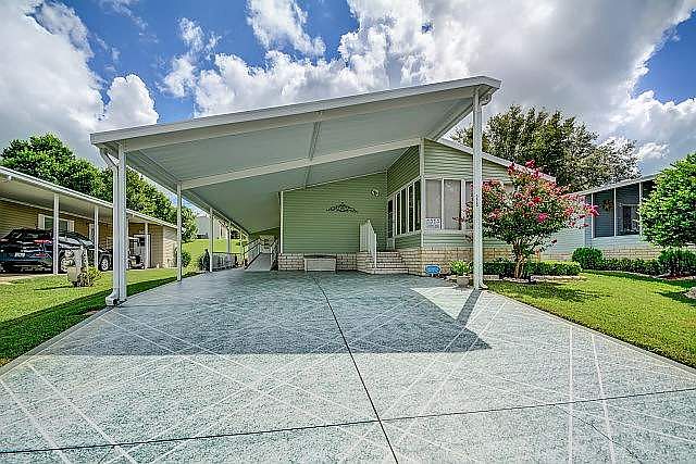 1st image of 320 Kingslake Dr