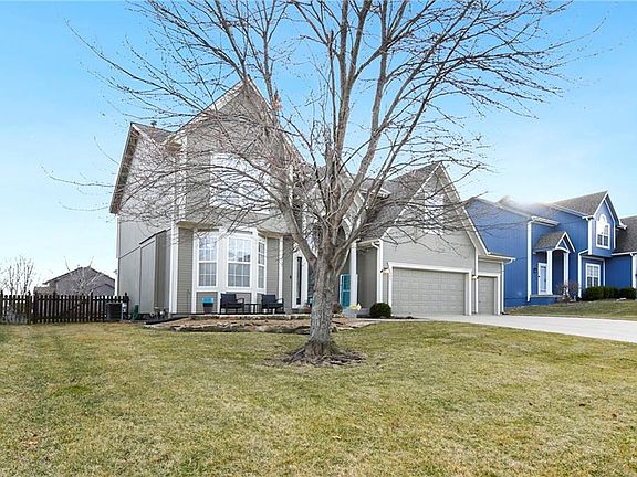 2nd image of 2205 SW Hawk View Rd