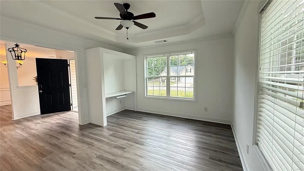 4 bed, 2.5 bath, 2269 sqft, $2,100 — Photo 3