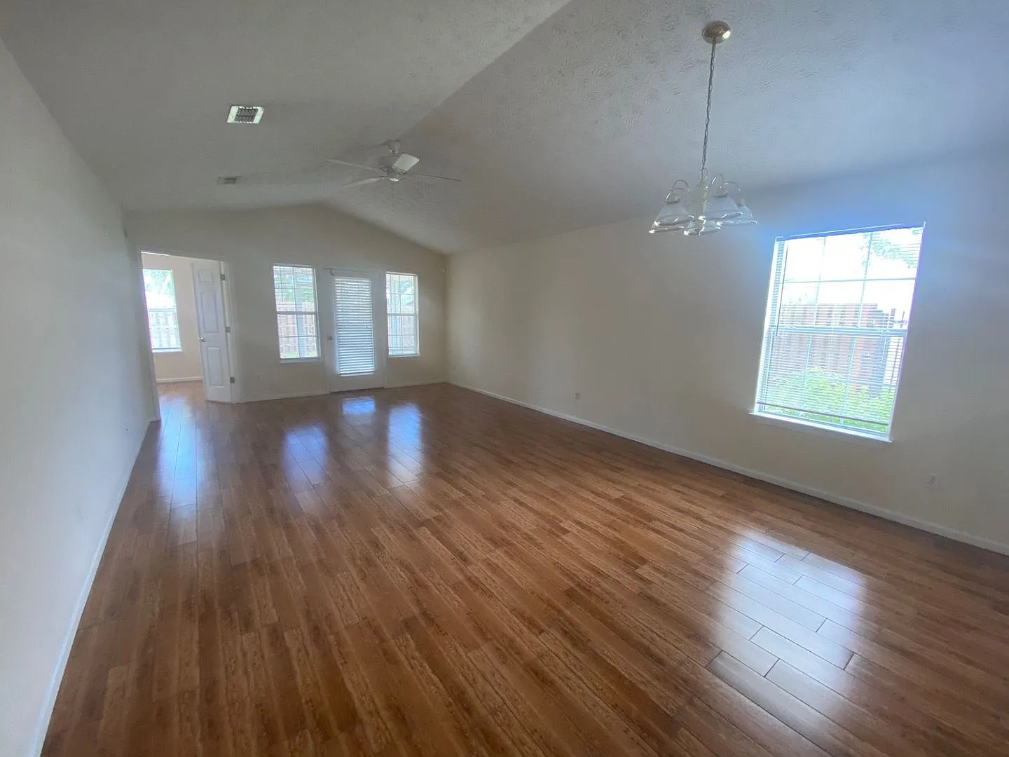 Cozy 3bed/2ba Home On A Quiet Cul-de-Sac, Conveniently Located To Dining, Shopping & Tyndall Afb!... — Photo 2