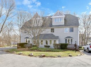 28 High St APT 4, Beverly, MA 01915