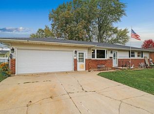 421 N Locust St, Genoa, IL 60135